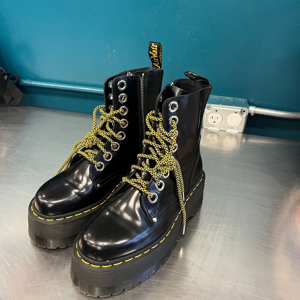 PLATFORM DOC MARTENS